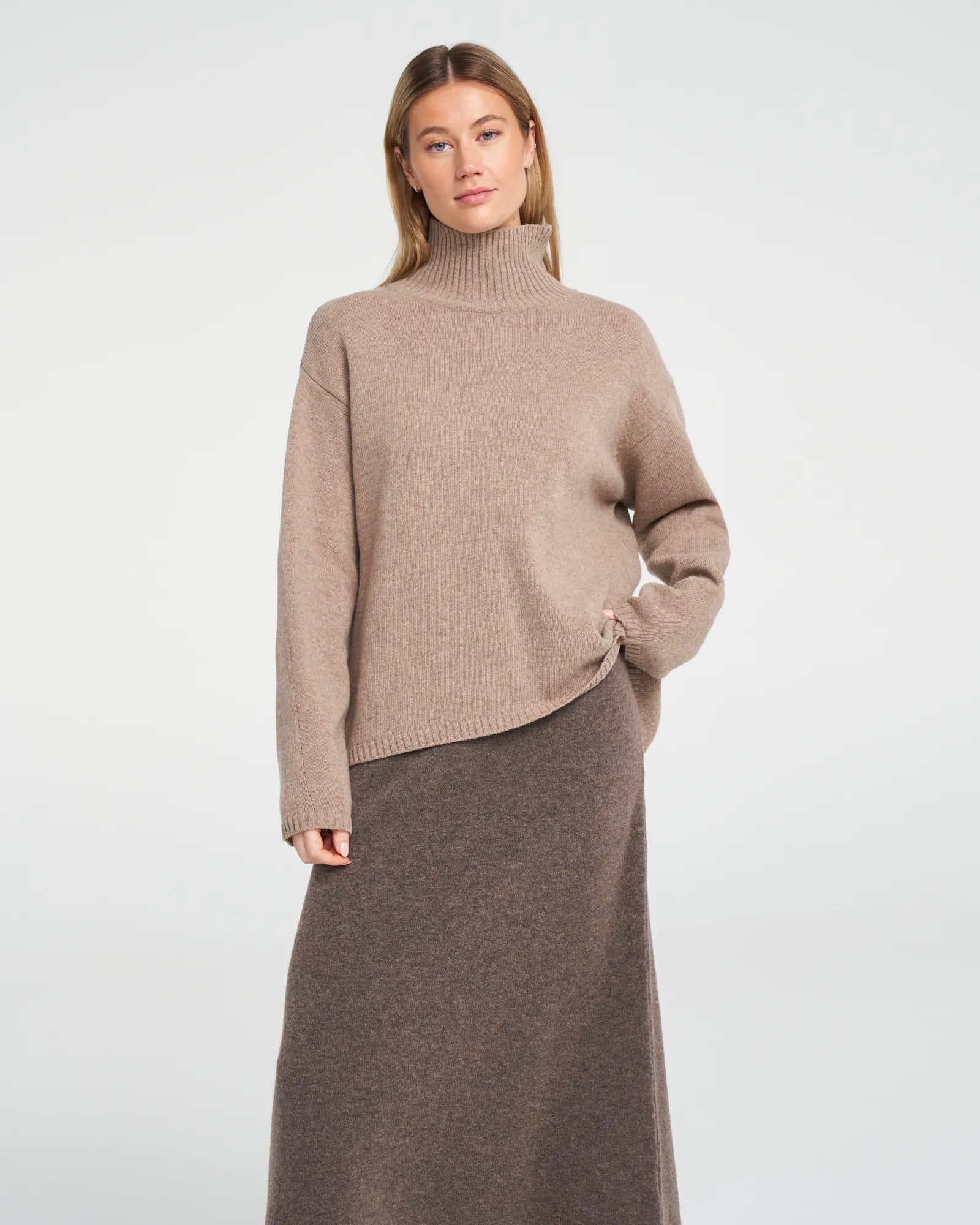 Holebrook Veronika Relaxed Turtle Neck Sweater - Khaki – Beacon